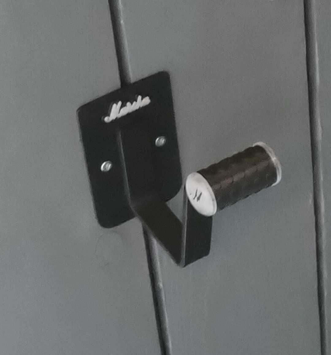 Uchwyt/wieszak na kask