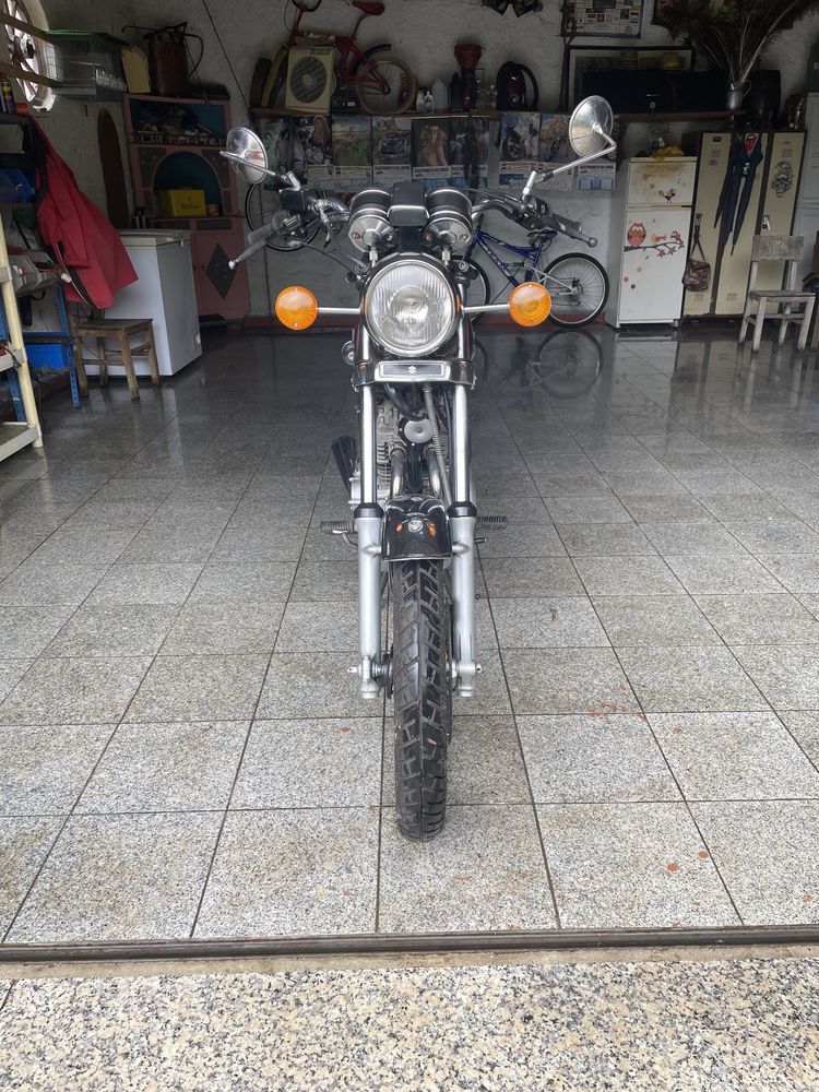 Moto Susuki GN250