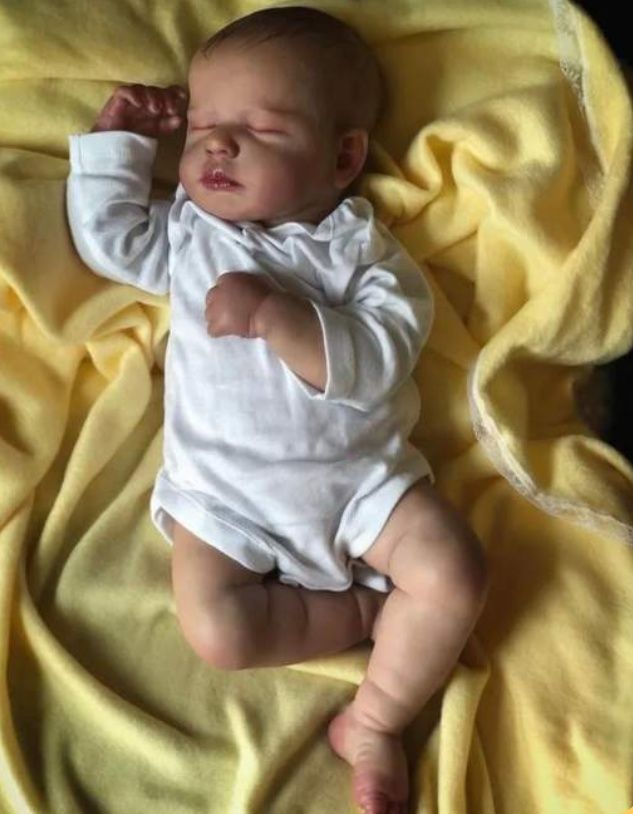 Nowa lalka w typie Reborn śpiące niemowlę