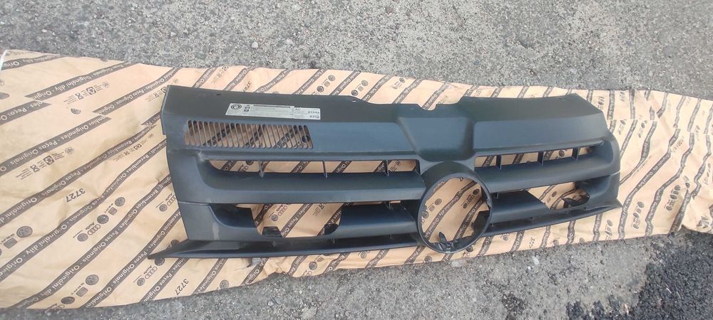 Решітка радіаторна VW Т5 рестайл 2011р