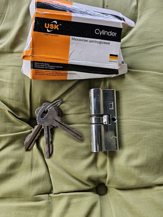 Циліндр замка для дверів