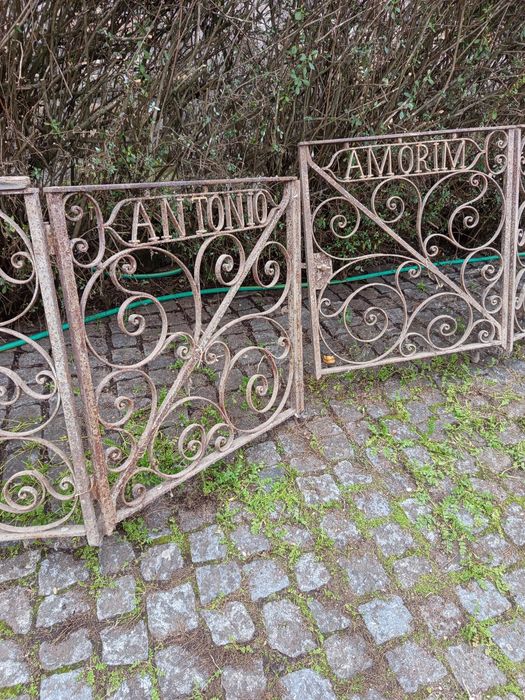 Grande lote de velharias, antiguidades e decoração