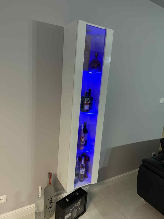 Witryna regał szafka z półkami led