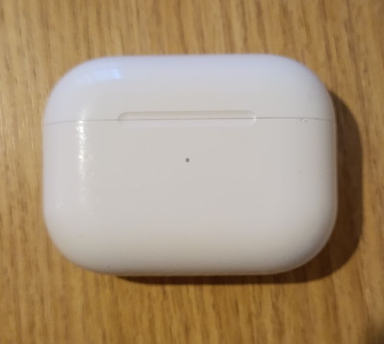 Зарядный чехол для AirPods Pro 2