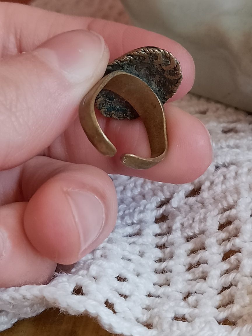 Stary pierścionek vintage