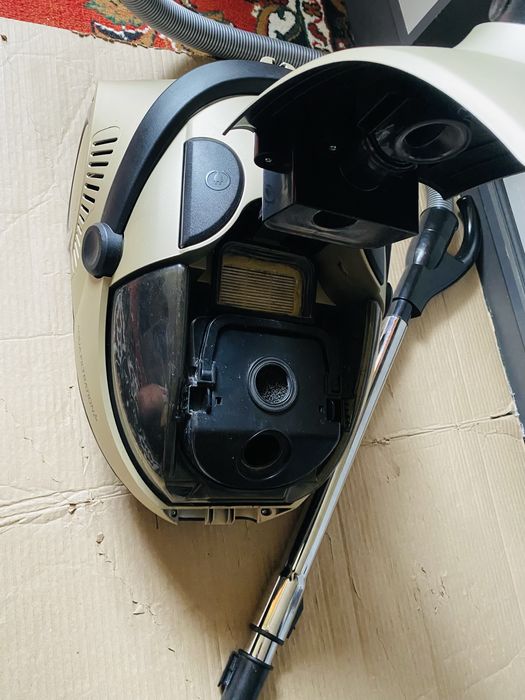 Продам пилосос Vitek 1800W аквафільтр