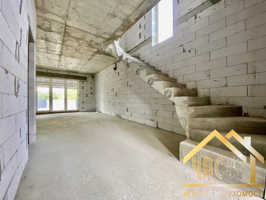 Продаж дуплексу без ремонту 130 м2 у центрі с. Гатне