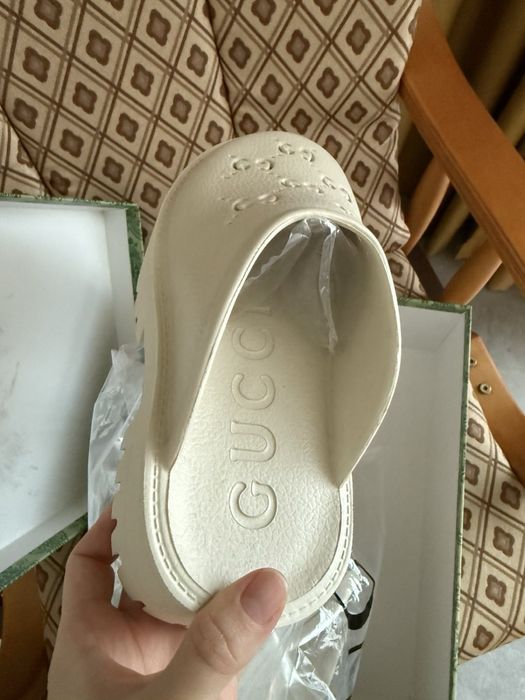 Стильні тапки гуччі