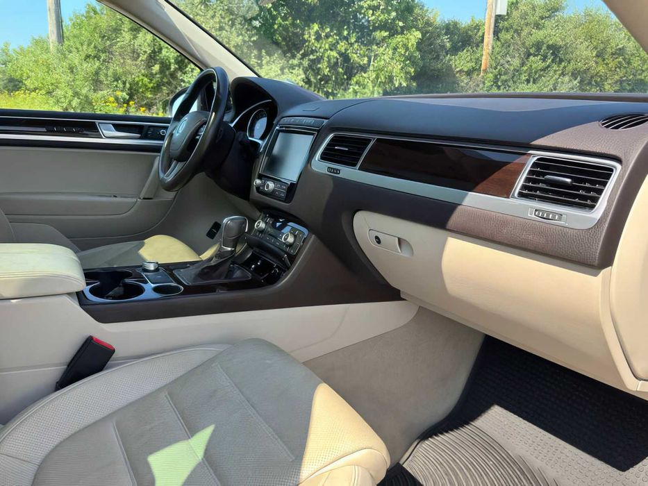 Volkswagen Touareg      2016