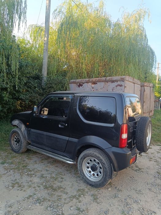 Автомобіль Сузукі Джимні