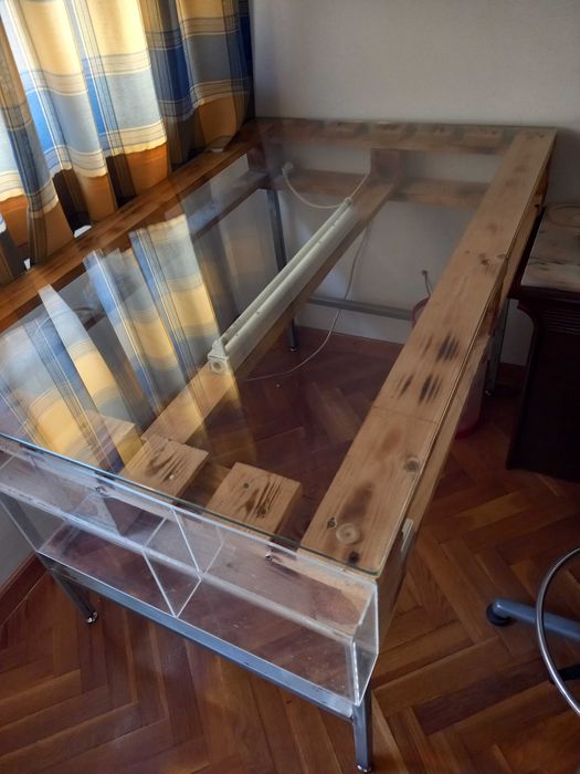 Vendo secretária com iluminação  para trabalhos de arquitectura