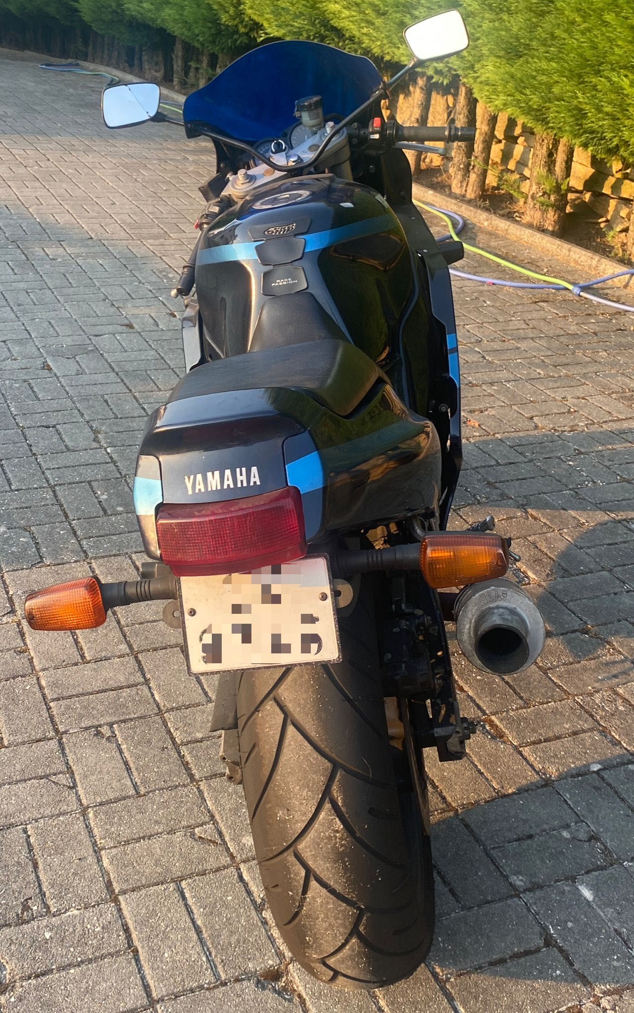 Yamaha FZR 1000, 1992
