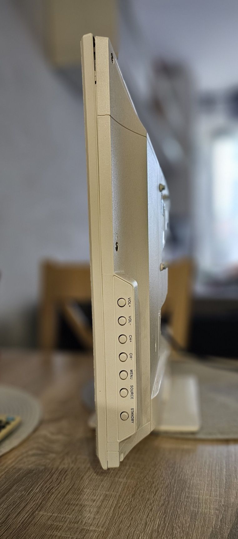Telewizor 23.6"  domowy z funkcją monitora HDMI Pilot