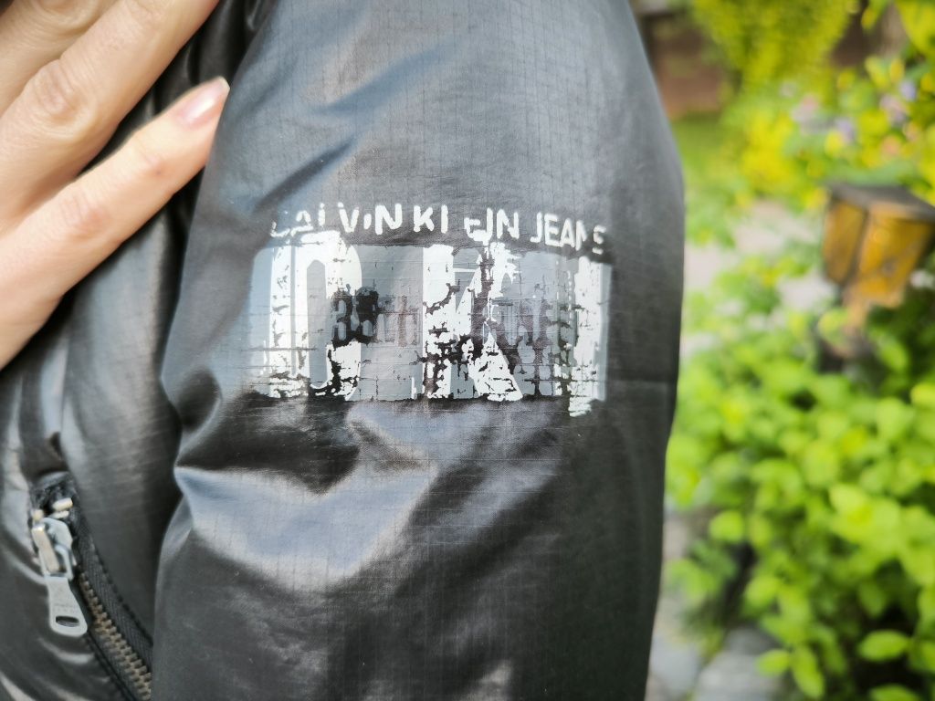 Куртка разм. S  Calvin Klein оригинал