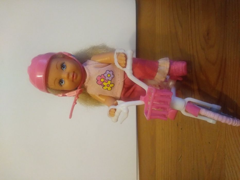 Lalka Evi na rowerze od Simby