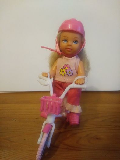 Lalka Evi na rowerze od Simby