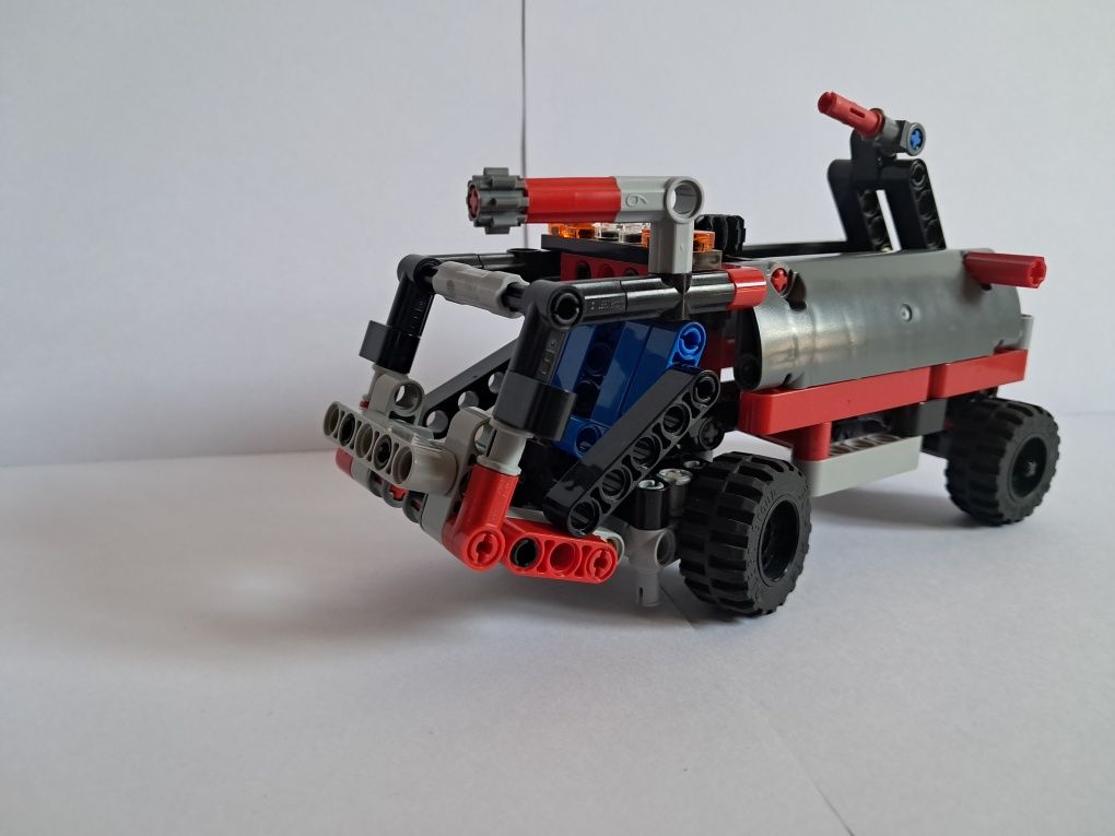 Lego Technic 42084 Hakowiec