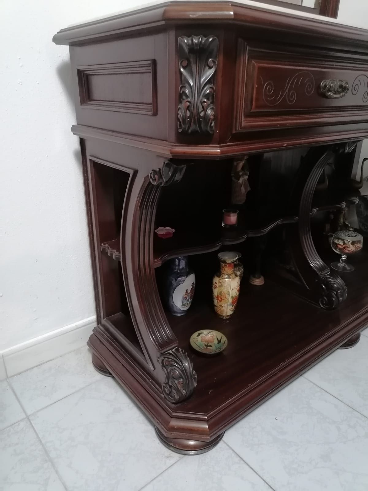 Movel de entrada em mogno com espelho