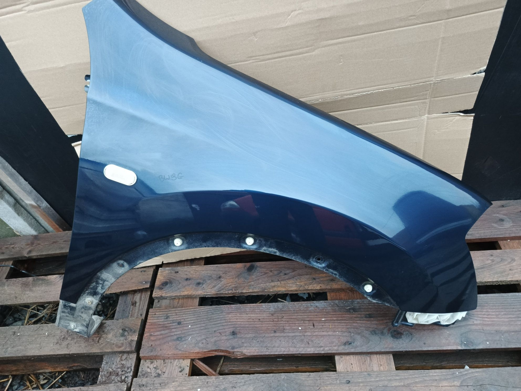 Nissan Qashqai bw9b błotnik