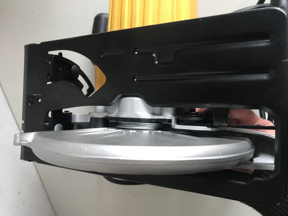 Пила дискова DeWALT DWE560-GB з Англії