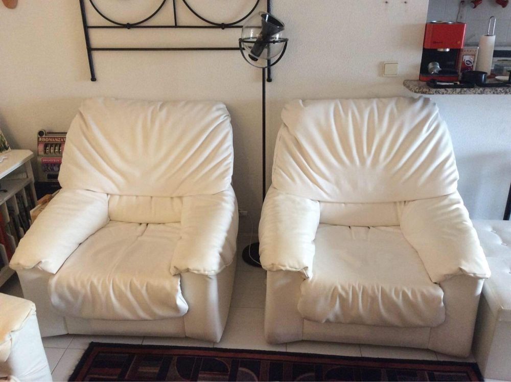 Vendo terno de sofas, brancos em pele