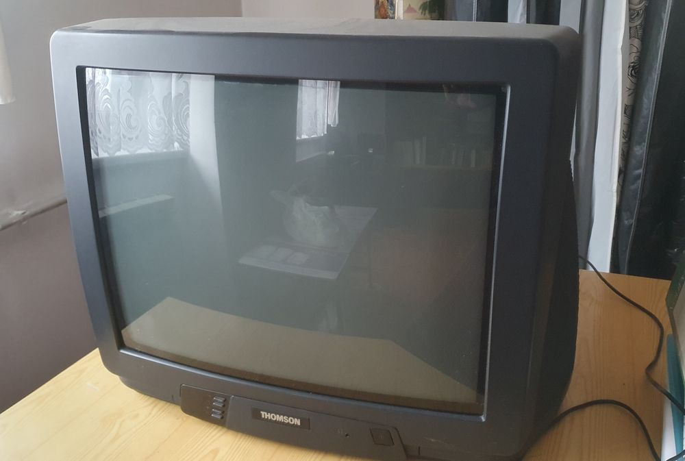 Stary sprzęt. Zabytki techniki. Telewizory, odtwarzacze.