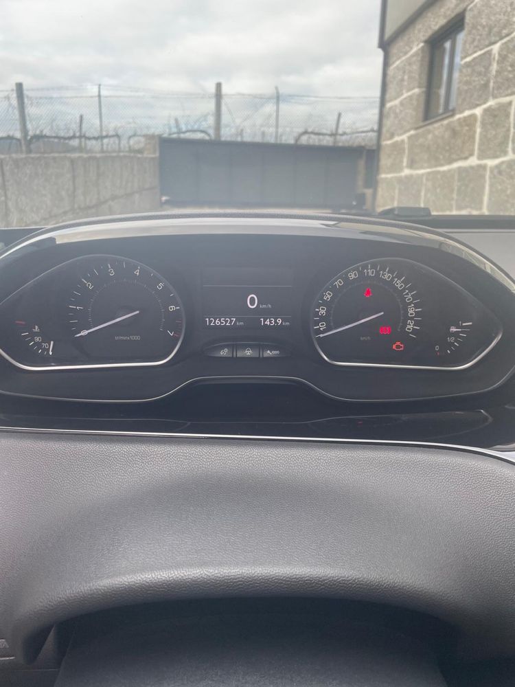 Peugeot 208 Allure 1.2 VTI 82