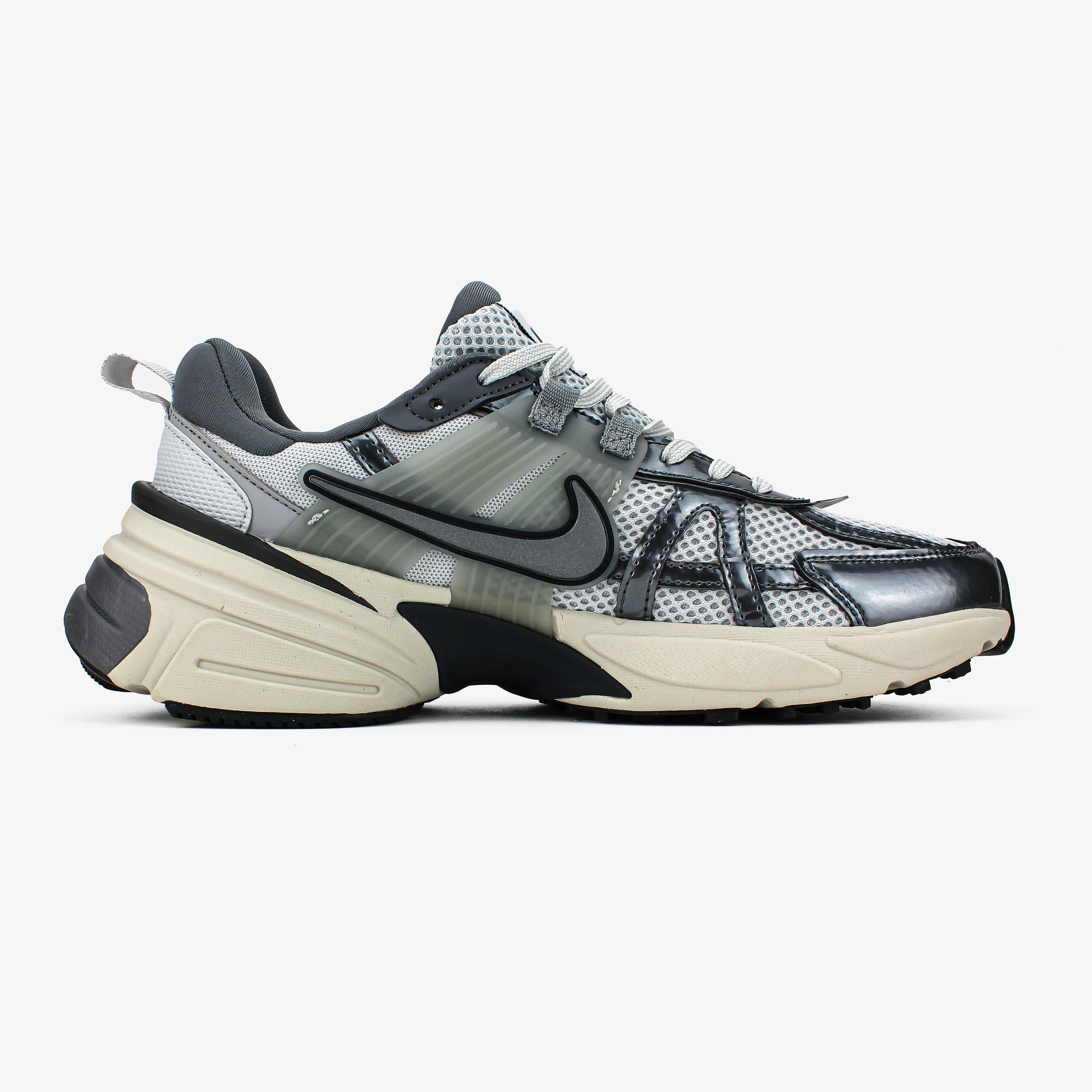 Чоловічі кросівки Nike V2K Run сірий з білим сріблом 522 ЯКІСТЬ