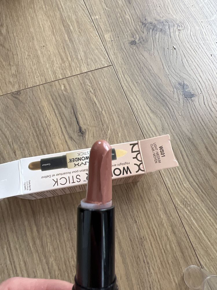 Nyx wonder stick konturowanie i rozswietlanie
