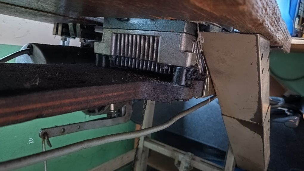Owerlok Juki MD-804 trzyrzędowy,maszyna do szycia