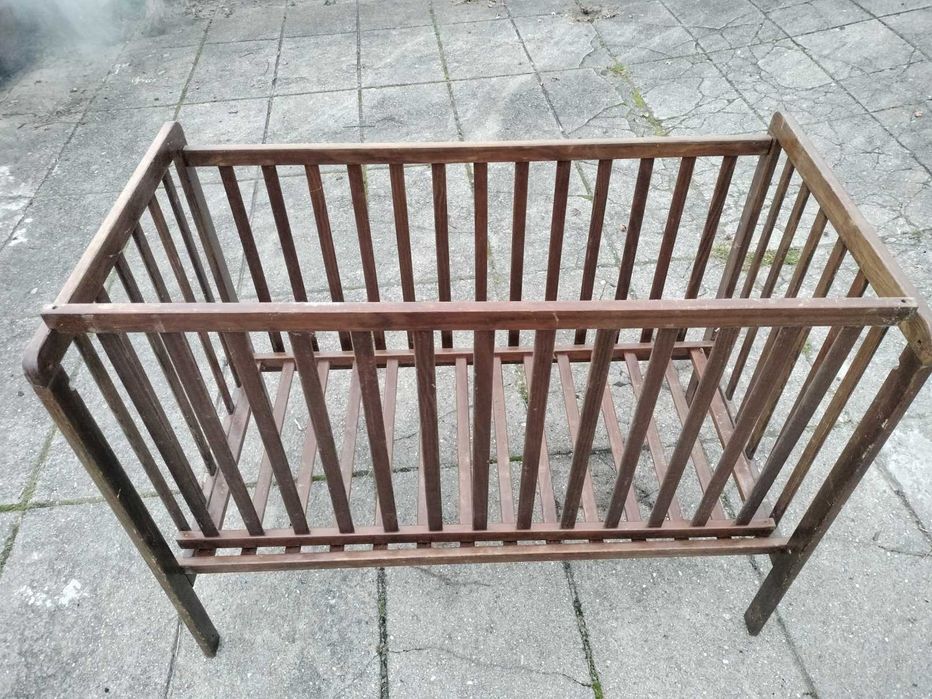 Cama de criança em madeira