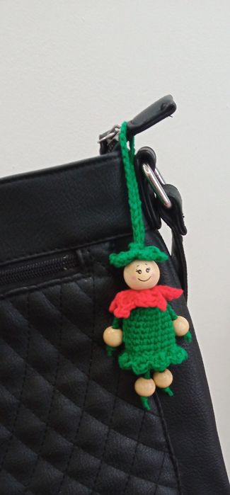 Elf dzwoneczek wykonany na szydełku , breloczek, zawieszka