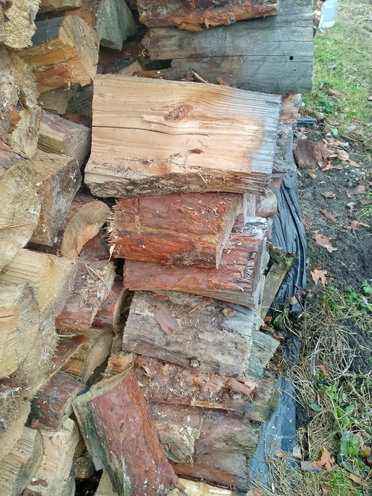 Drewno opałowe sosna suche gotowe do palenia