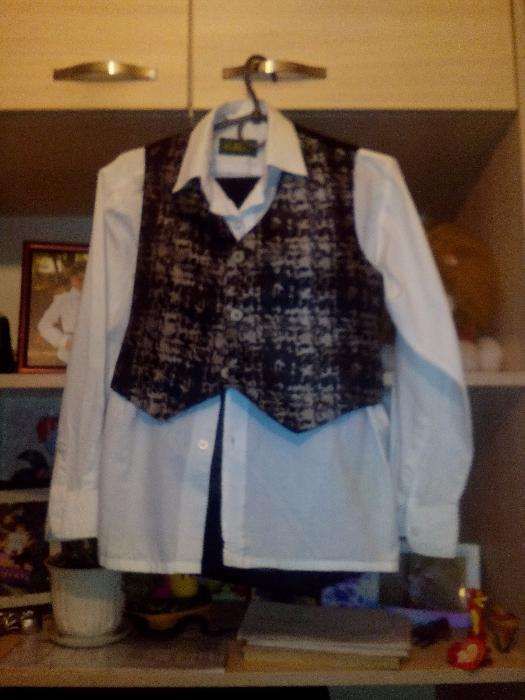 Продам жилетку для мальчика