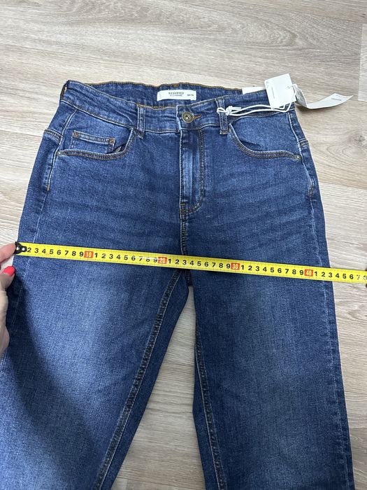 Продам новые джинсы Reserved на мальчика на 11-12 лет