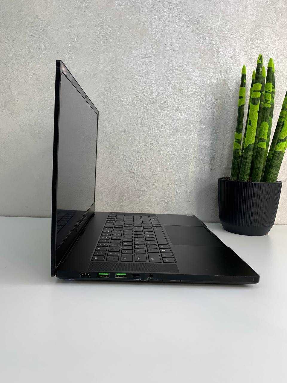 RAZER Blade 15 Advanced( RZ09-0330)/Core i7/RTX 2070 Super/SSD:512GB