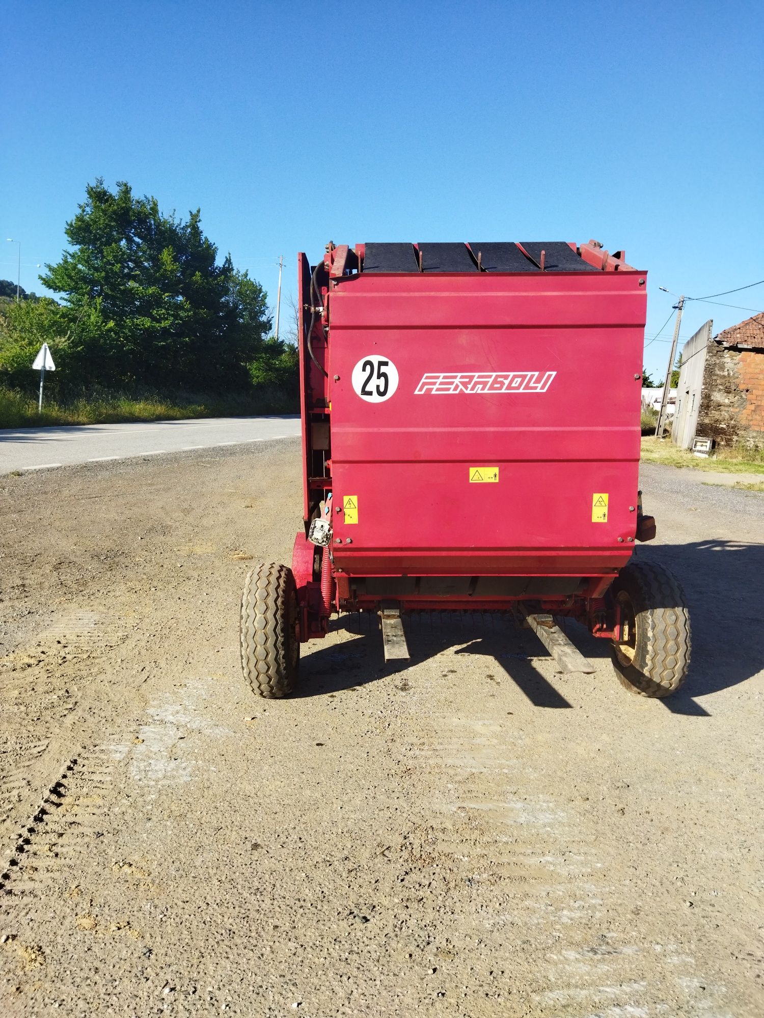 Troco ou vendo enfardadeira de rolo Ferraboli FF 55H