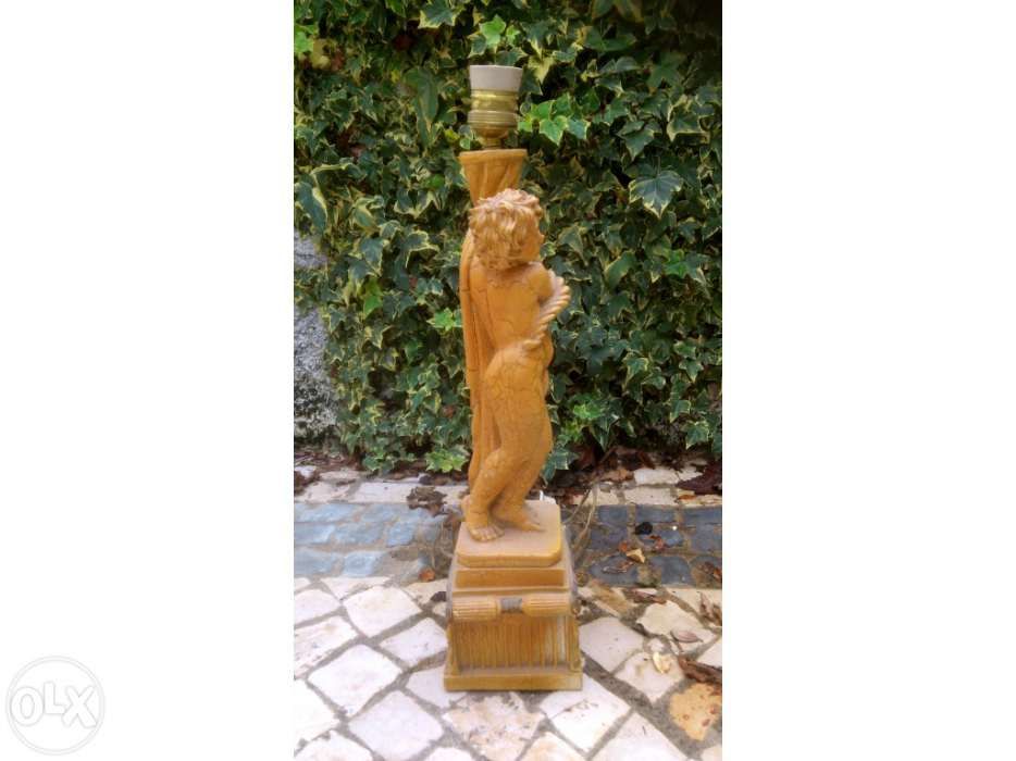 Pé de candeeiro (estatueta)