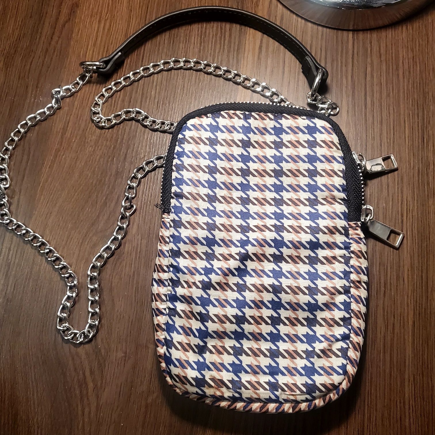 Torebeczka na telefon, na portfelik i inne gadżety  wygodna n