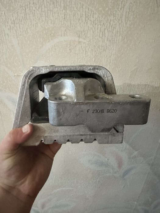 Продам Подушку Двигателя  FEBI BILSTEIN 23018