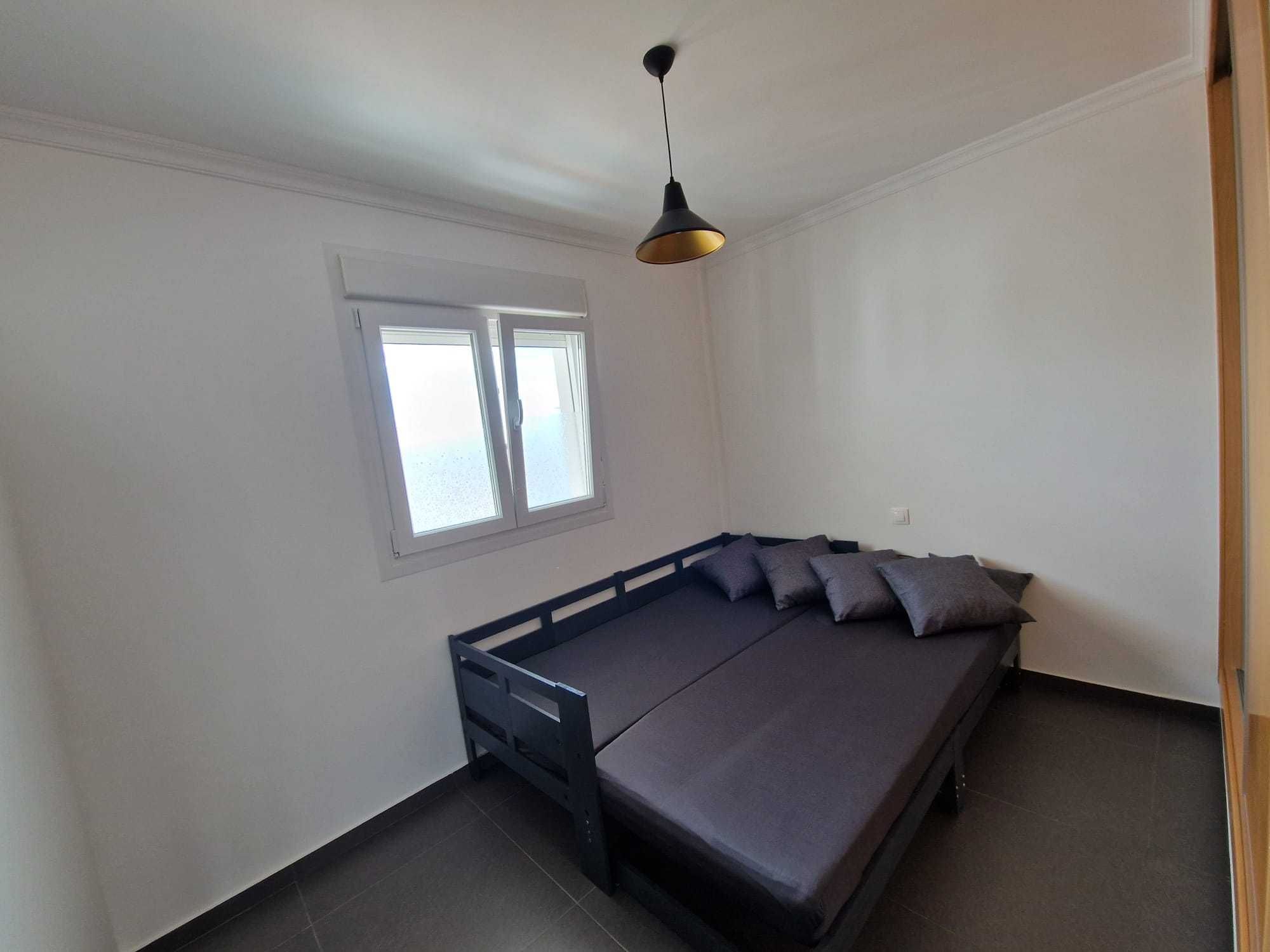 T2 com garagem e piscina, perto da praia
