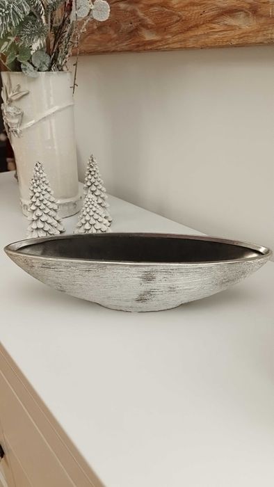 Floreira decorativa num lindo tom prateado