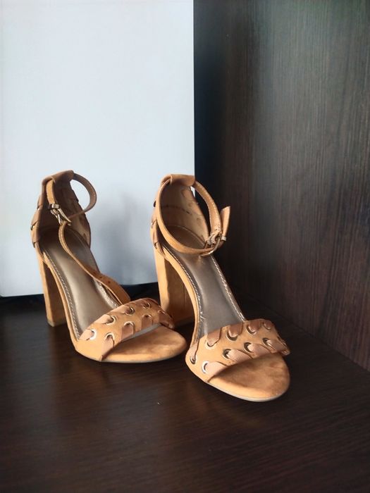 Босоніжки 36 розмір 9 см