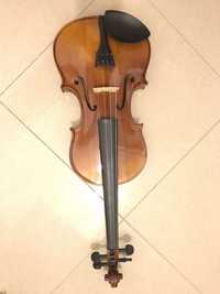 Violino de fabrico manual 4/4 Em optimo estado .Se pretender mais info