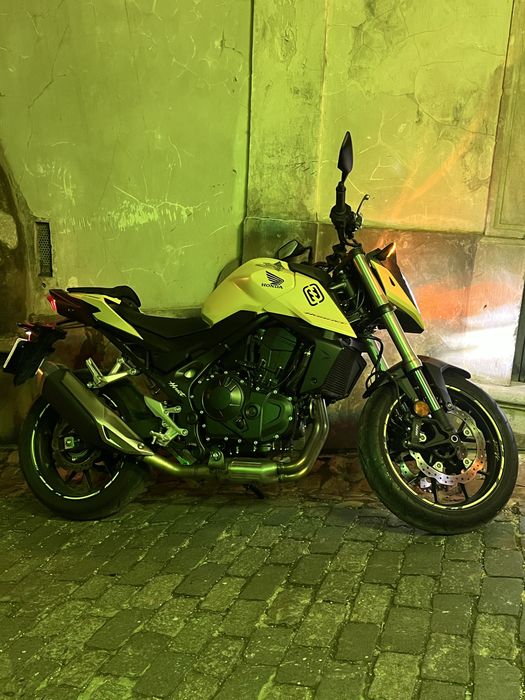 Hornet 750 ano 2023
