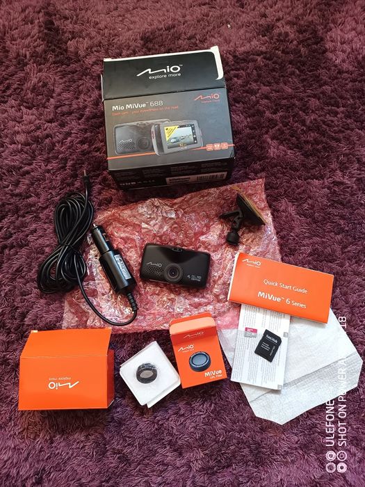 MIO MiVue 688 z filtrem polaryzacyjnym i kartą 32 GB