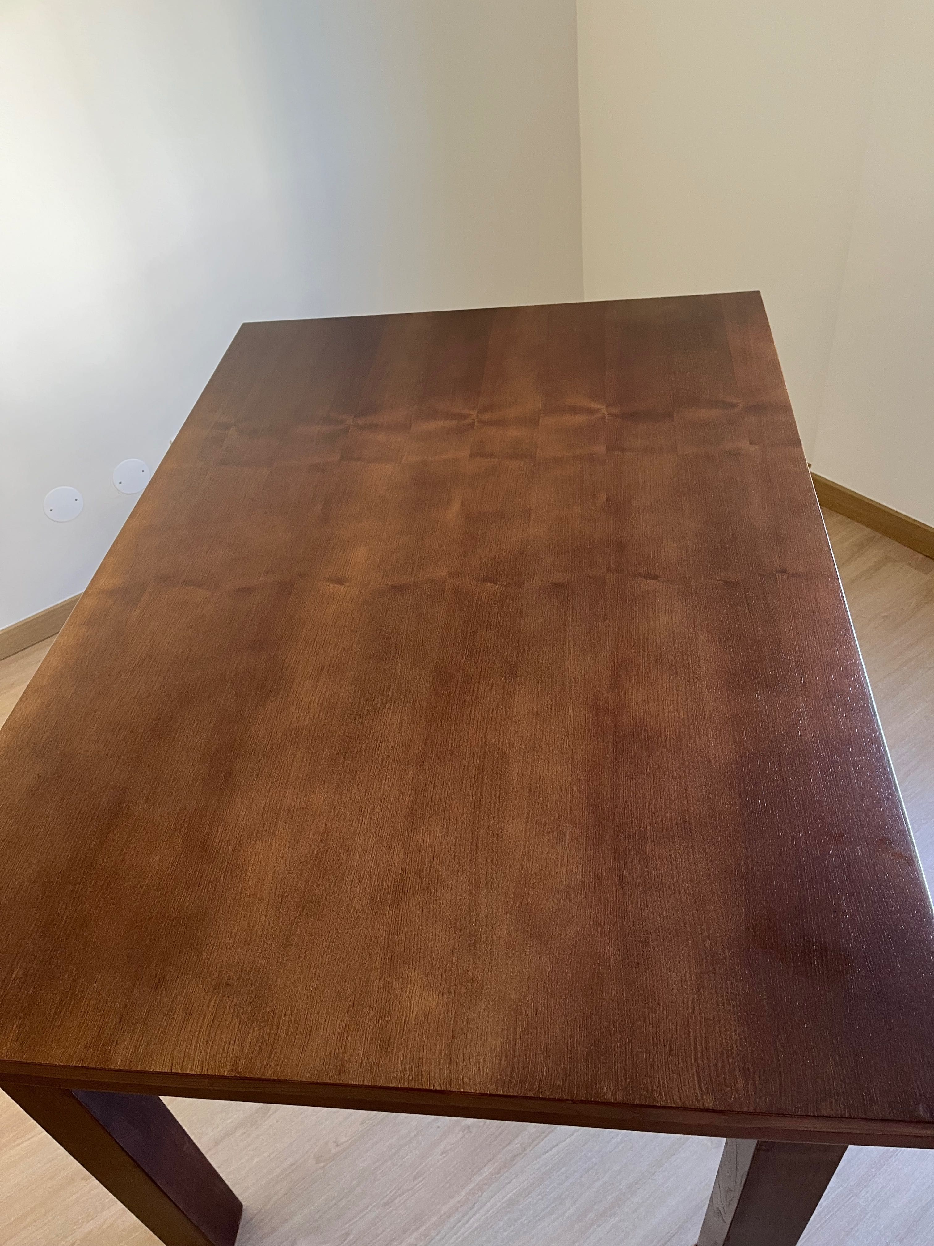 Mesa extensível madeira de Castanho– como nova | Pouca utilização.