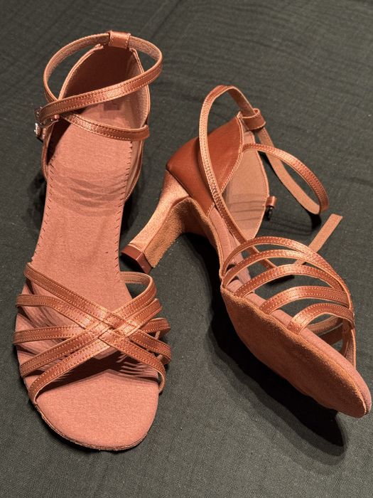 Buty do tanca latino rozmiar 40 ale pasujacy na 39