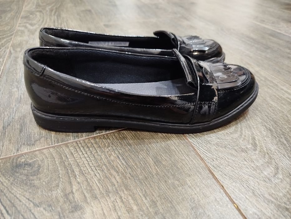 Лофери лаковані Clarks