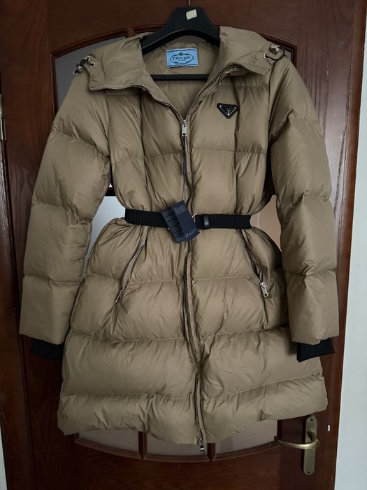 Куртка жіноча  пуховик Prada м